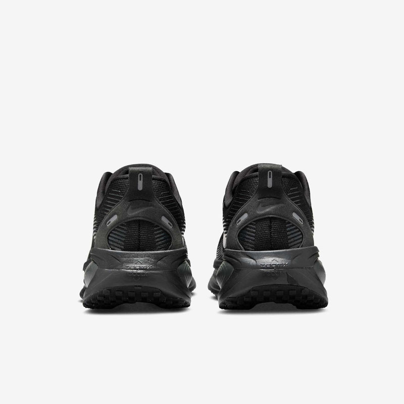 Tênis Nike Vomero 18