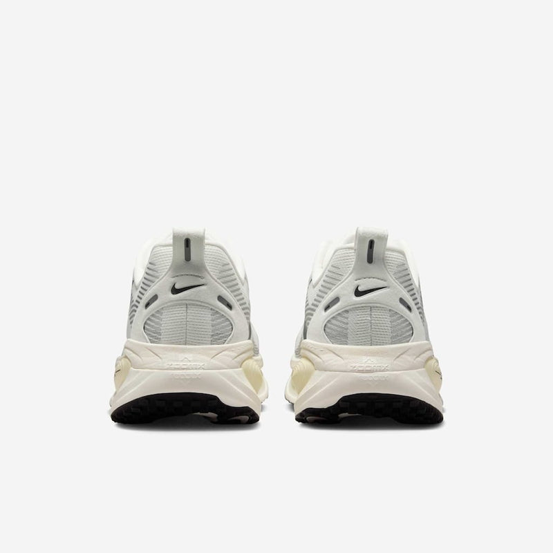 Tênis Nike Vomero 18