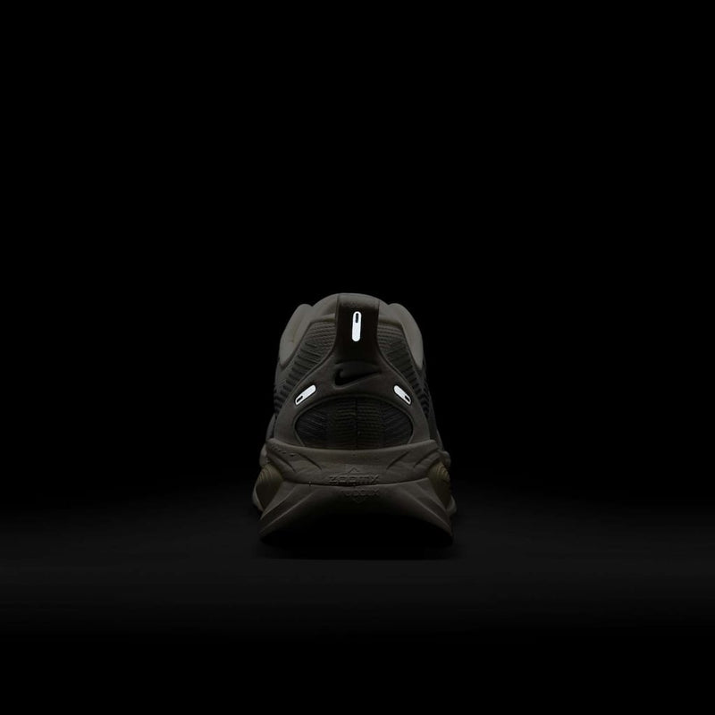 Tênis Nike Vomero 18