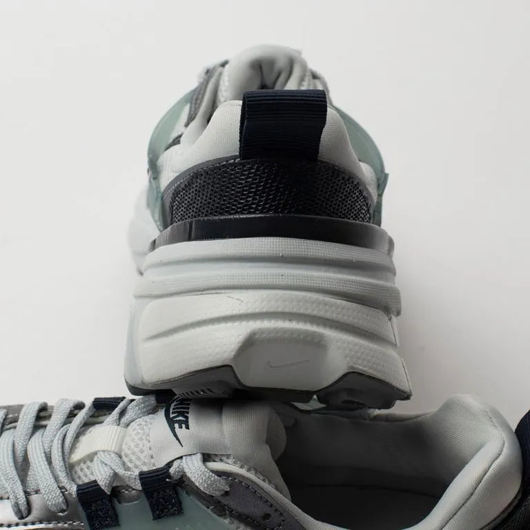 Tênis Nike V2K Run