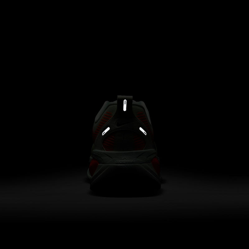 Tênis Nike Vomero 18